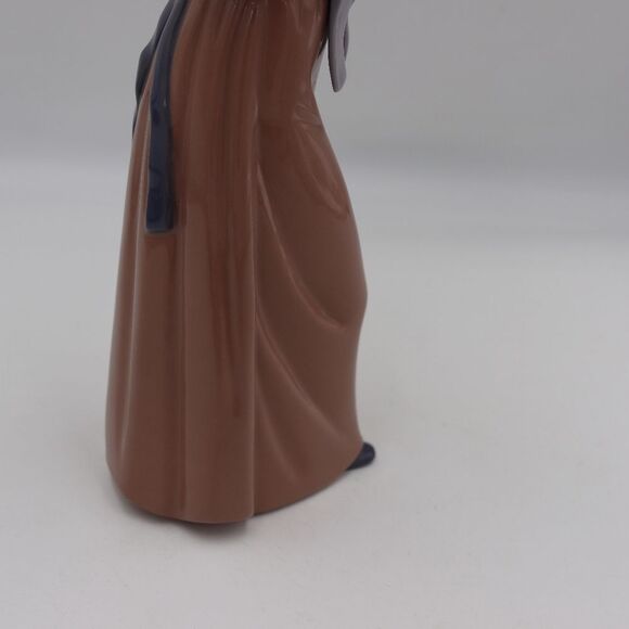 Lladro 5007 Bashful Girl in Pink Dress with Hat Figurine Statuette - Picture 9 of 12